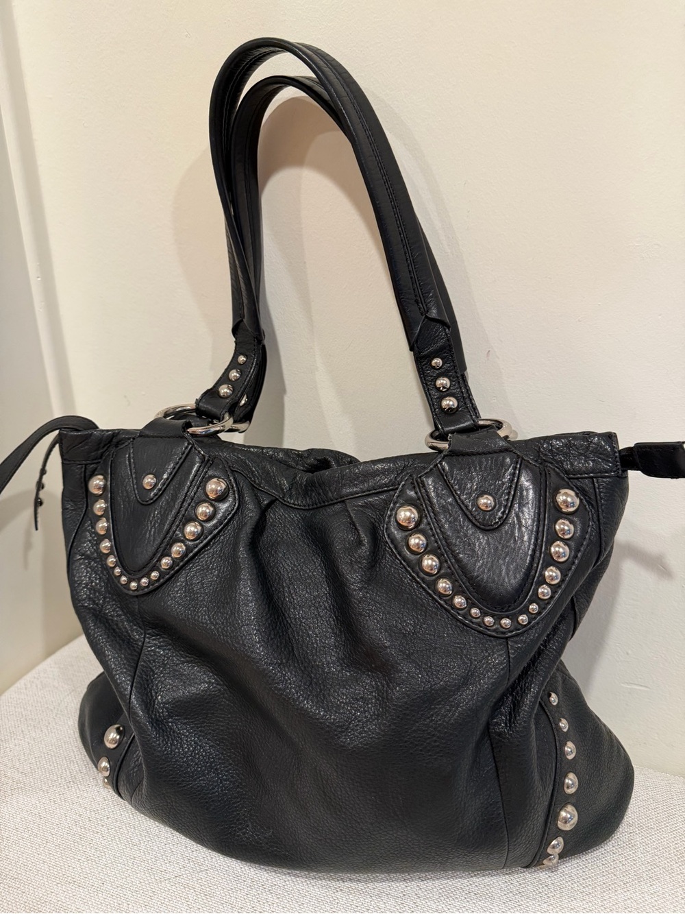B. Makowsky Black Pebbled Leather Studded Hobo Bag Slouchy Shoulder Tote Y2K